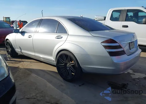 2007 Mercedes-Benz S 550 z USA, uszkodzony, nr VIN WDDNG71X77A129272